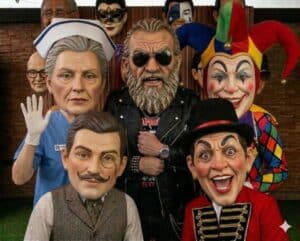 Personajes kbzones, k-b-zones, o cabezones, con diferentes máscaras, listos para salir a ambientar un evento